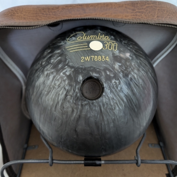 Columbia 300 White Dot 12.6 lbs Silver Swirl Bowling Ball & Talon Leather Case - Picture 4 of 15